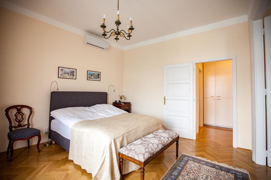 Schieszl Apartments 2 Budapest Luaran gambar