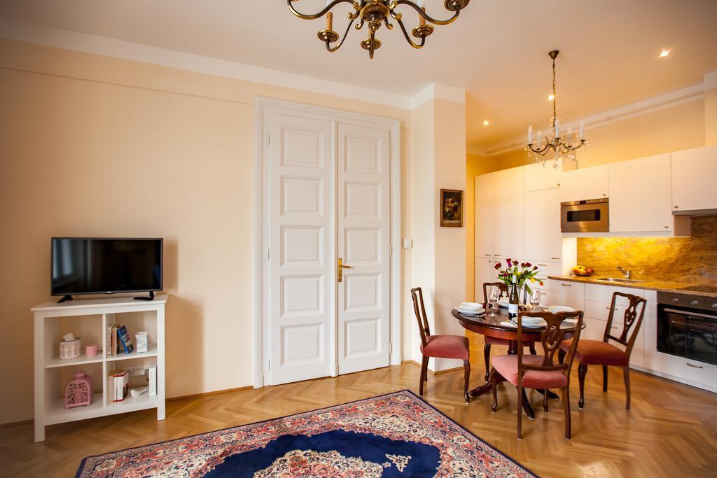 Schieszl Apartments 2 Budapest Luaran gambar